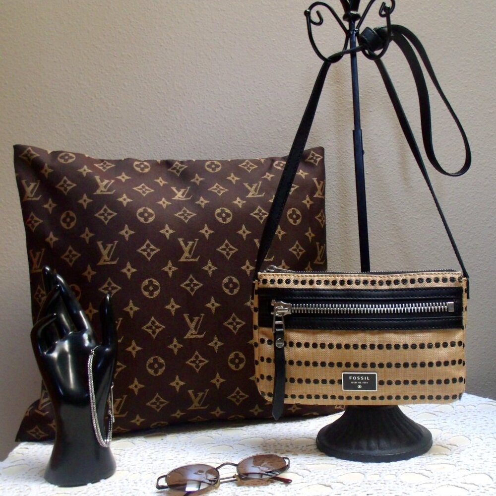 FOSSIL Dawson Mini Crossbody Light Tan & Black     Excellent Looks Unused!